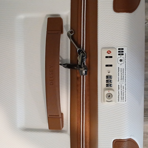 Delsey Chatelet Air 2.0 Medium Trunk Spinner Color: Angora - Picture 2 of 5